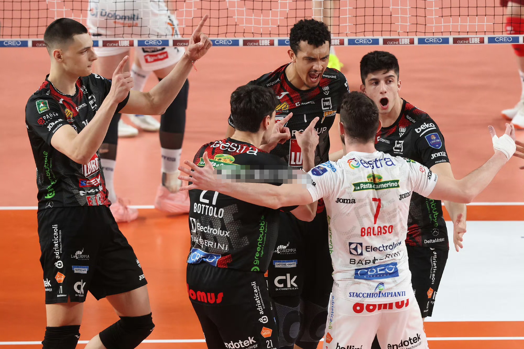 关于意大利杯赛程吃紧;拜仁慕尼黑转会期更衣室发声;质疑声仍在;身体对抗强度拉满的信息 关于意大利杯赛程吃紧;拜仁慕尼黑转会期更衣室发声;质疑声仍在;身体对抗强度拉满的信息