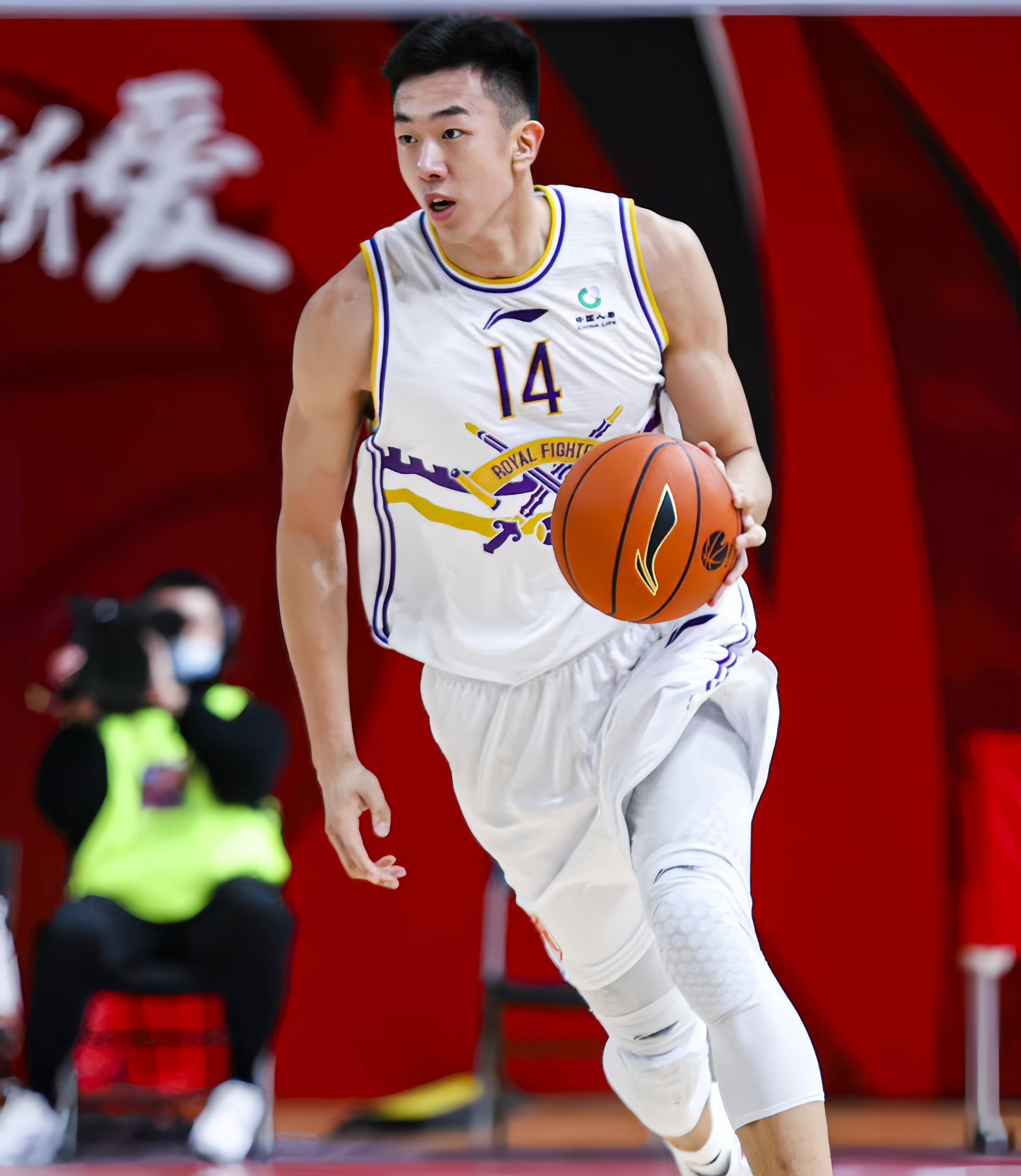 关于CBA季后赛赛程吃紧，夏洛特黄蜂今晨遗憾出局，底气十足，阵容厚度经受考验的信息