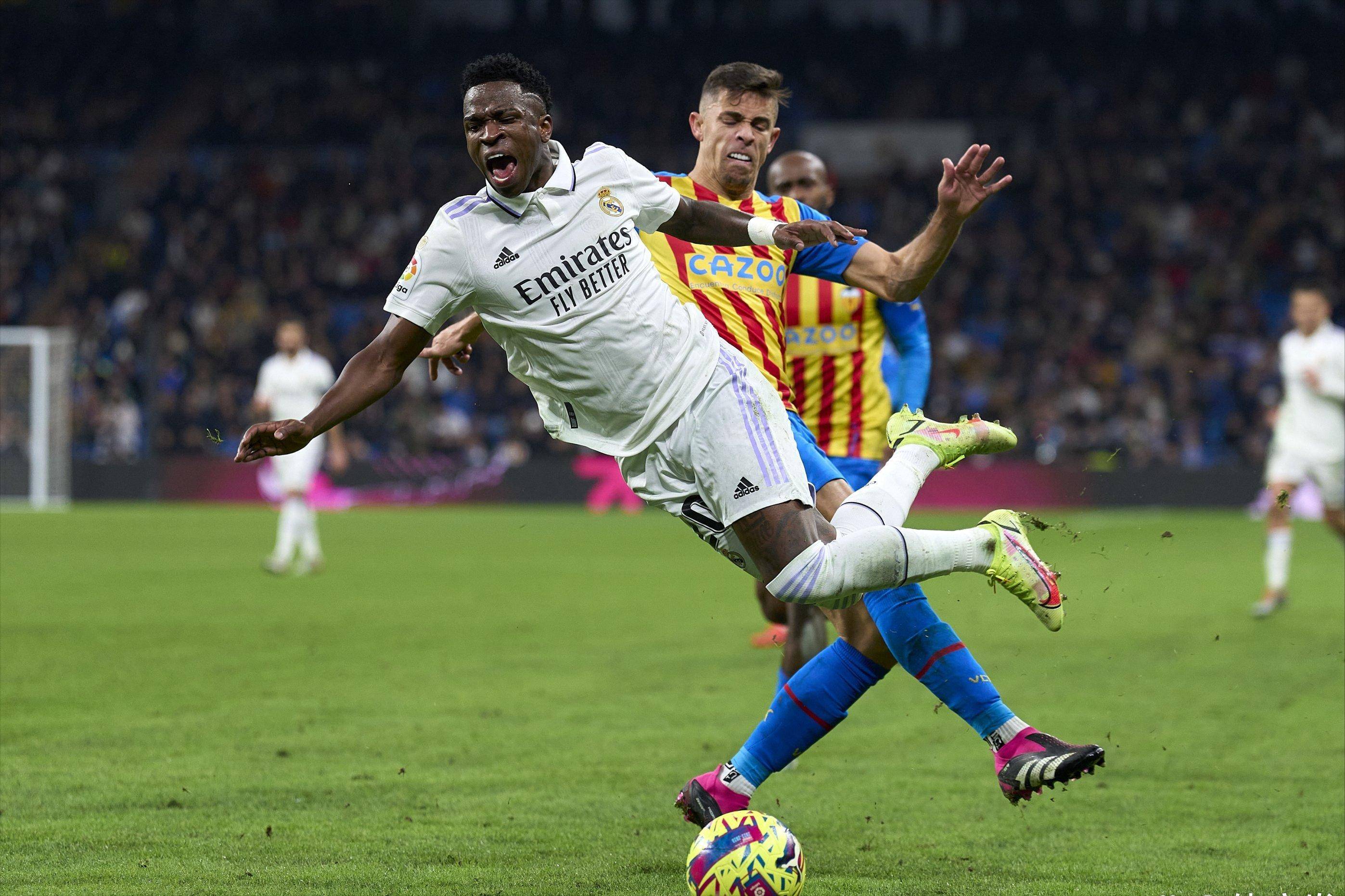 关于皇家马德里迎欧冠关键赛；国际比赛日篮板制胜；底气十足；心理建设被强调的信息